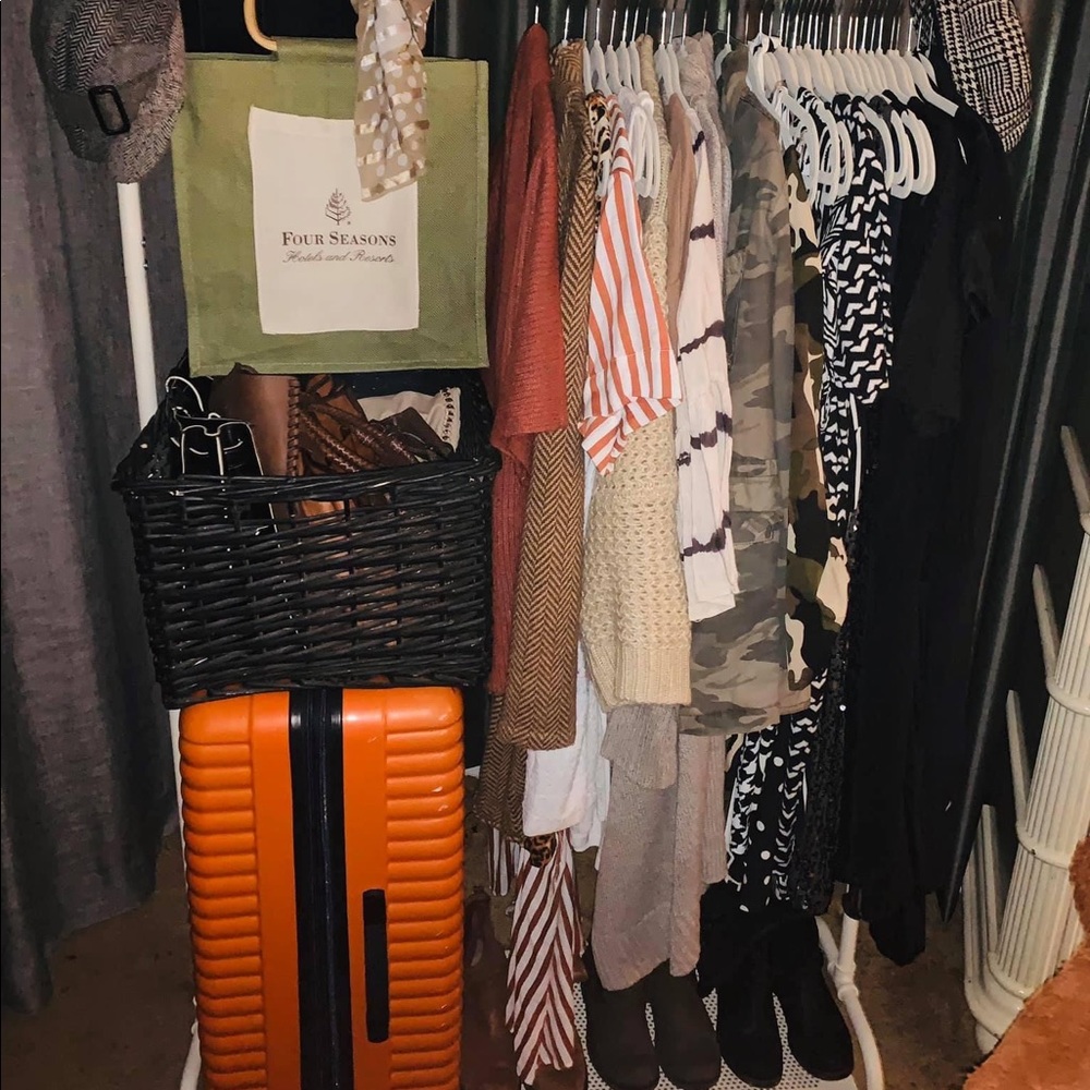 Meet your seller 👗👠👜👢💍 - Picture 8 of 12